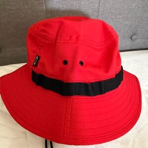 NWOT Oakley Bucket Hat
